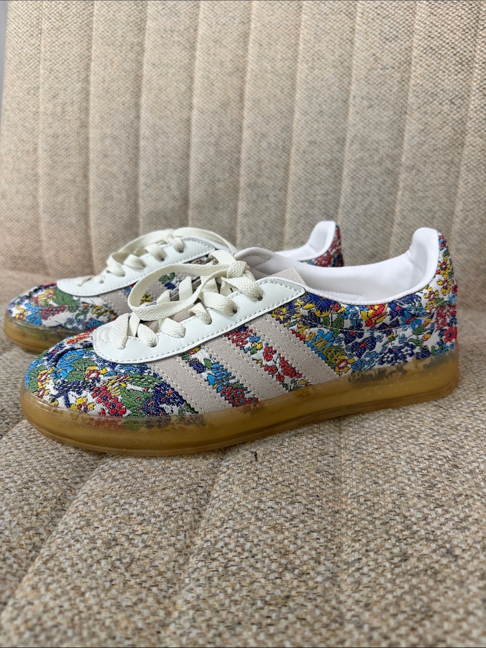 NWOT! LIBERTY x ADIDAS Women's Floral gazelles with Gum Sole, sz 8 - Picture 3 of 9